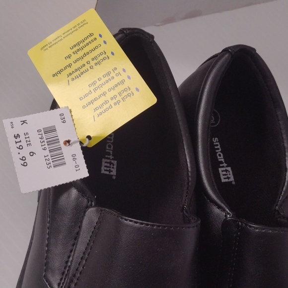 Smart fit boys school shoes black sizes (1) 5 And (2) Size 4. three pairs - Picture 5 of 8